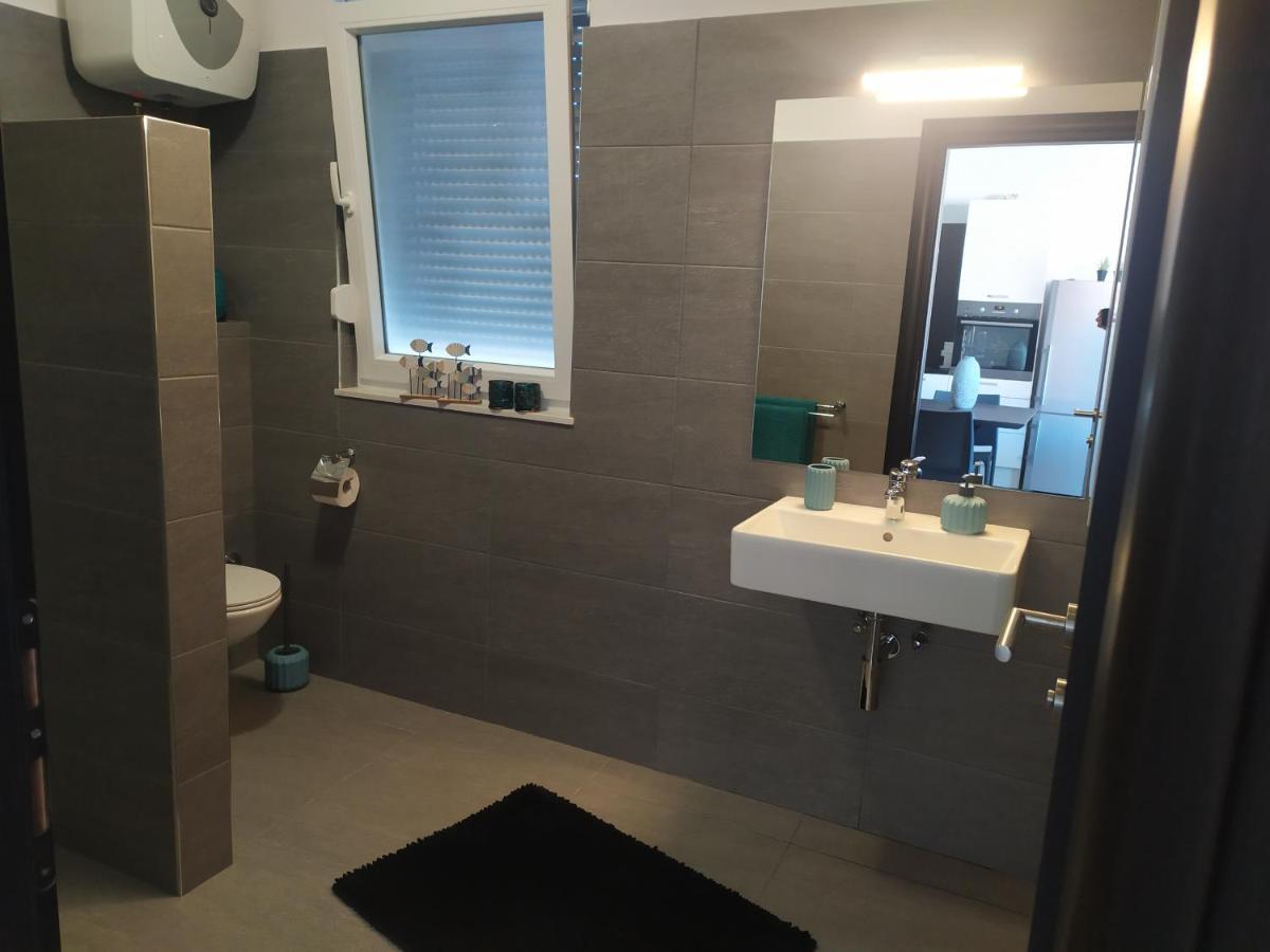 Tiamar Apartment สลาทิเน ภายนอก รูปภาพ