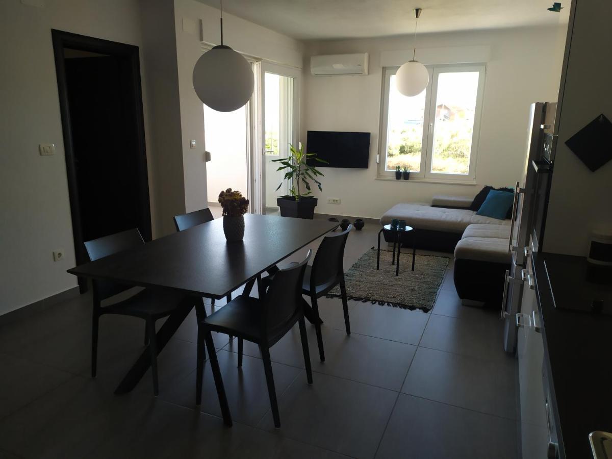 Tiamar Apartment สลาทิเน ภายนอก รูปภาพ
