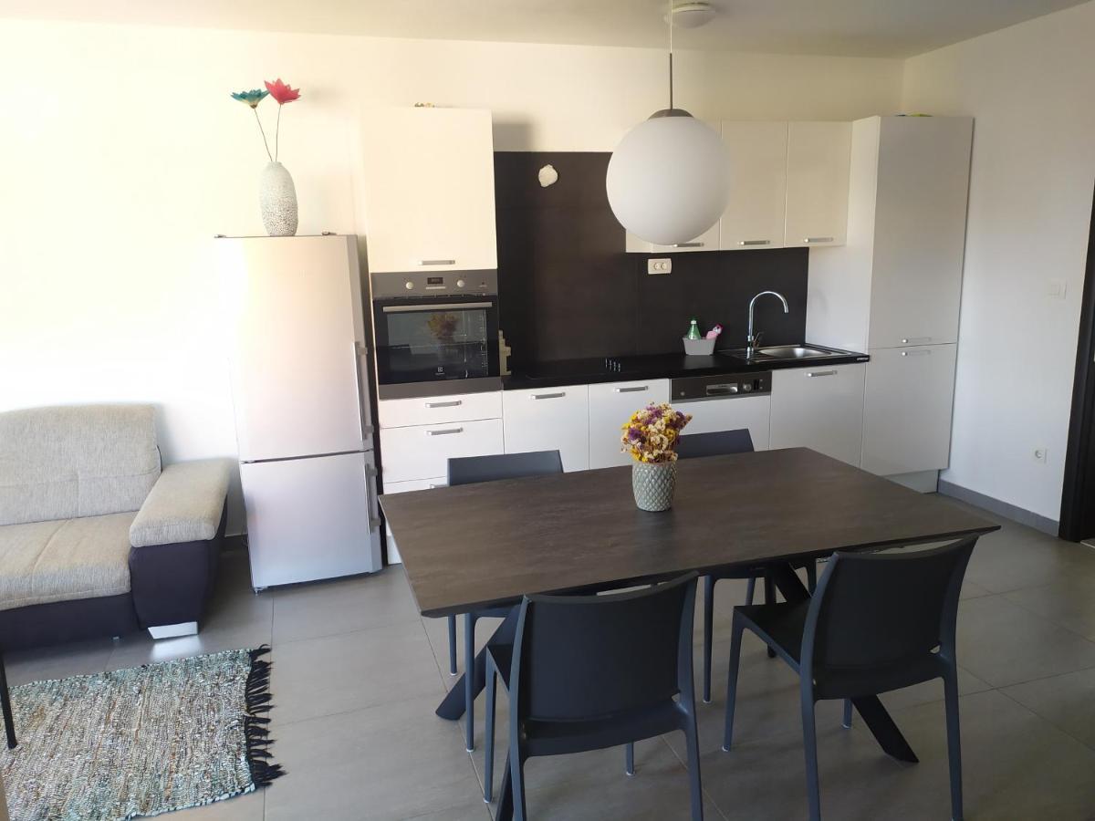 Tiamar Apartment สลาทิเน ภายนอก รูปภาพ
