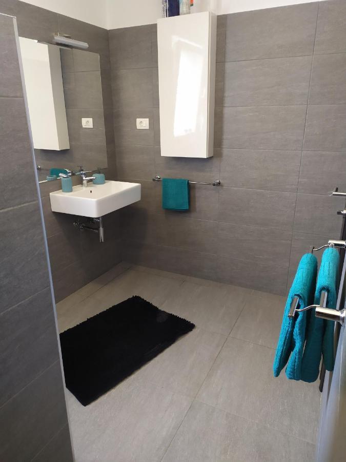 Tiamar Apartment สลาทิเน ภายนอก รูปภาพ