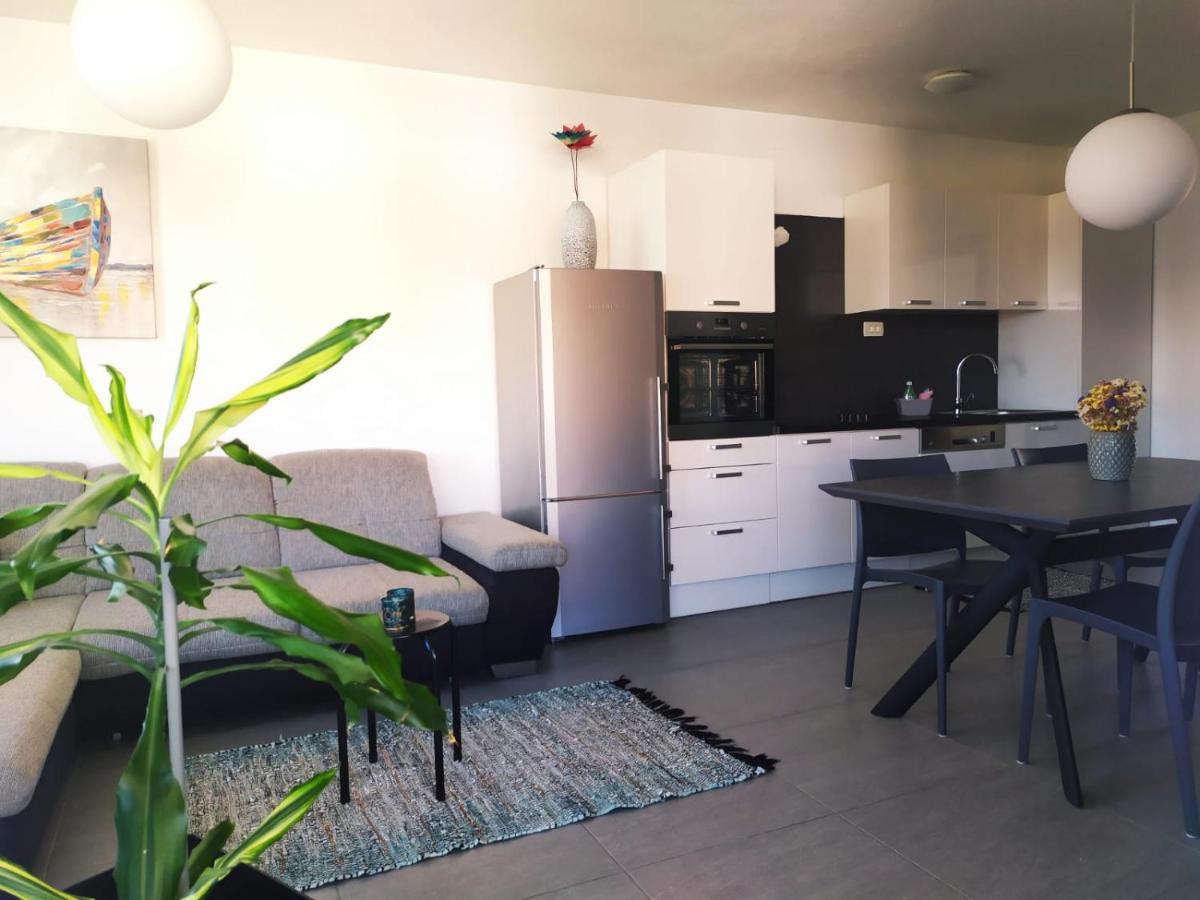 Tiamar Apartment สลาทิเน ภายนอก รูปภาพ