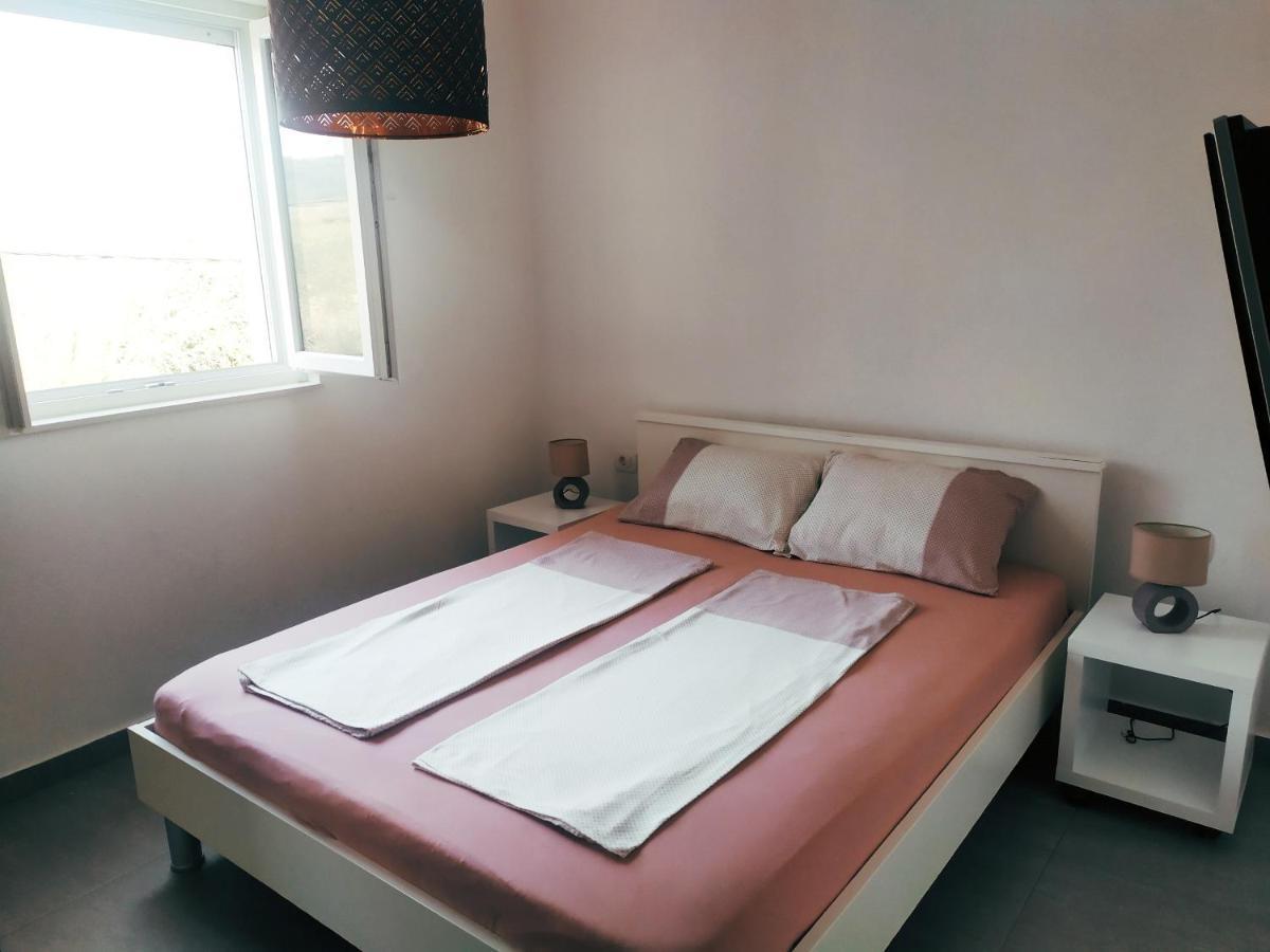 Tiamar Apartment สลาทิเน ภายนอก รูปภาพ