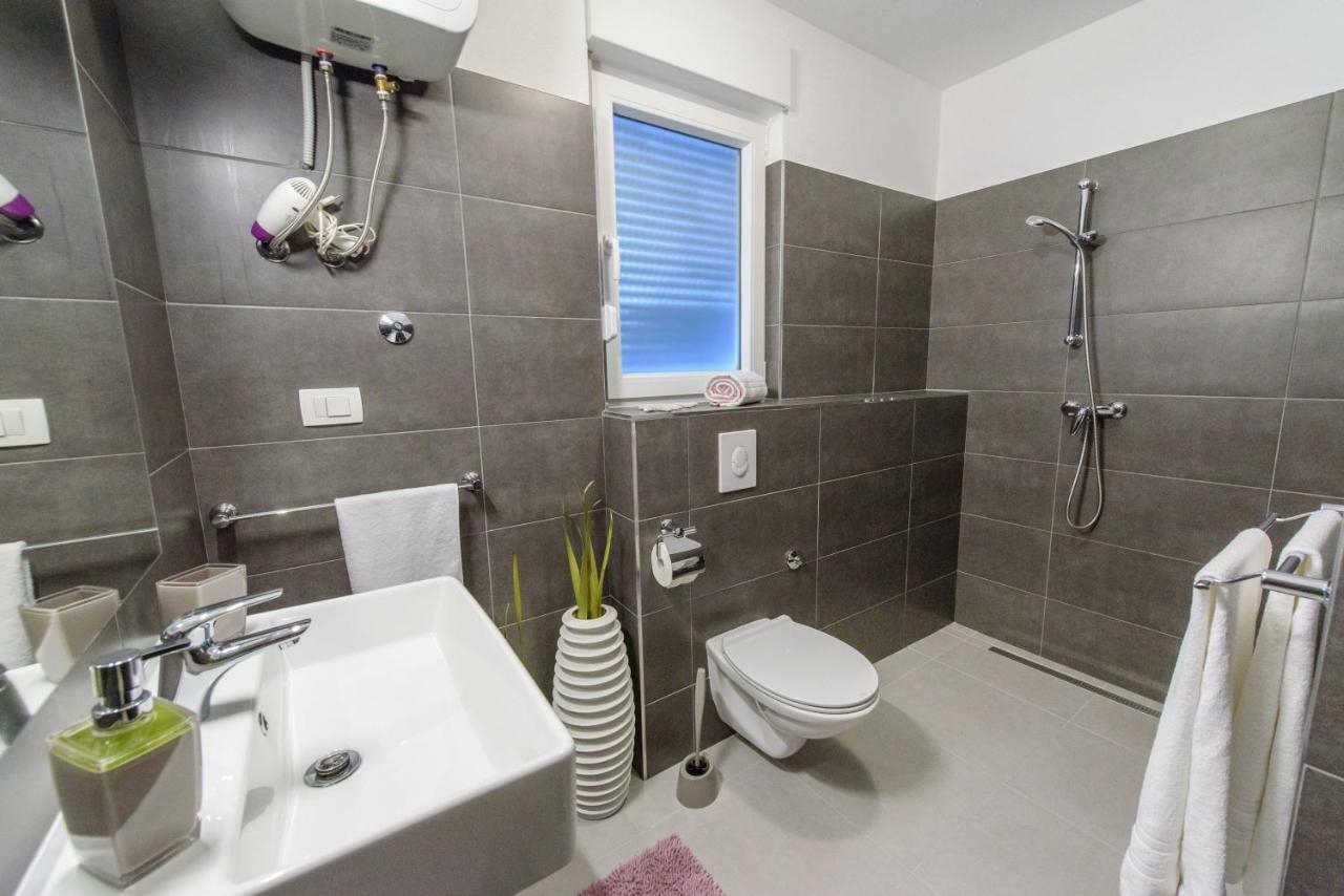 Tiamar Apartment สลาทิเน ภายนอก รูปภาพ