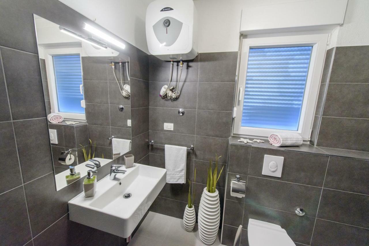 Tiamar Apartment สลาทิเน ภายนอก รูปภาพ