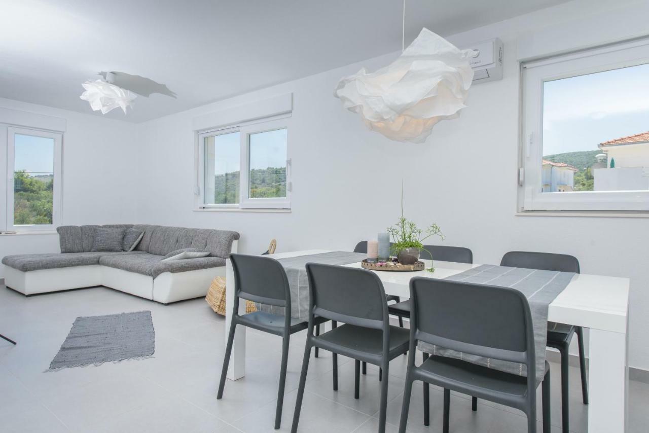 Tiamar Apartment สลาทิเน ภายนอก รูปภาพ