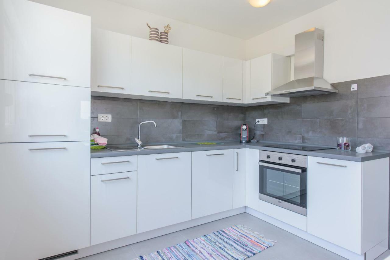 Tiamar Apartment สลาทิเน ภายนอก รูปภาพ