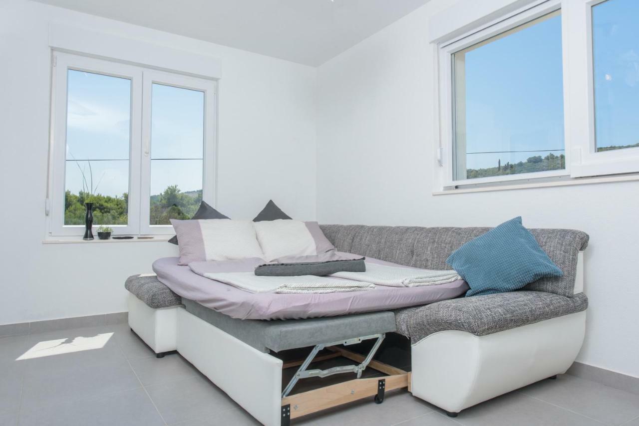 Tiamar Apartment สลาทิเน ภายนอก รูปภาพ